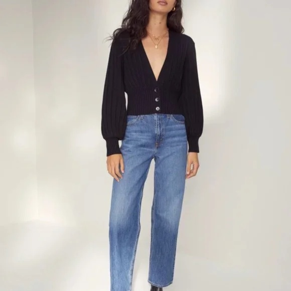Aritzia Wilfred New Plunge Cardigan | Cropped deep v-neck - Picture 1 of 5